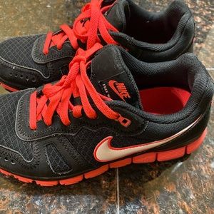Womens Nike sneaker size 8.5 black and bright coral